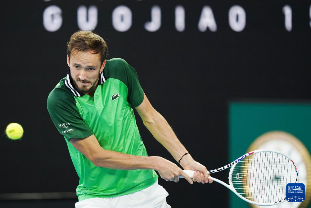 台上展现自 台上展现自